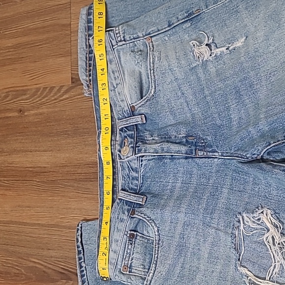 Madewell Light Blue Relaxed Jeans - Picture 3 of 14